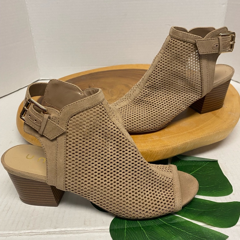 UNISA Opalo Peep toe Neutral  Booties